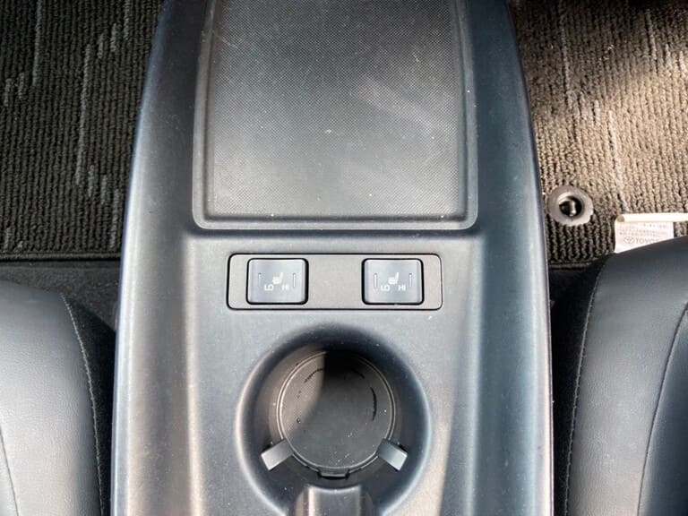 Prius-late-S-Touring-interior